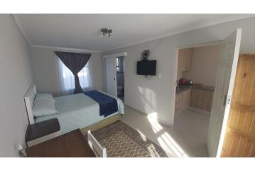 Cottage self catering unit with ensuite. Apartment, East London - 3