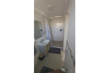 Cottage self catering unit with ensuite. Apartment, East London - 4