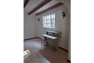 Countryside Garden Cottage, Sleeps 2 Apartment, Midrand - 5