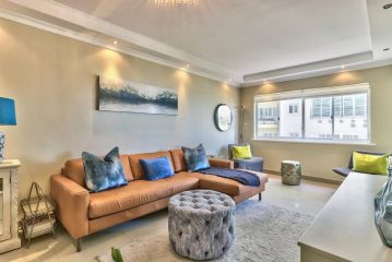 Couples retreat-Modern, Ocean front Gem! Apartment, Cape Town - 3