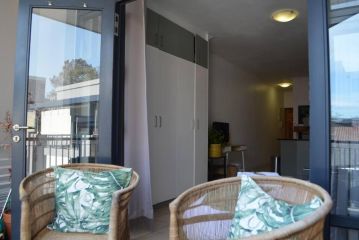 Courtyard Casual - stylish studio in heart of Stellenbosch centre Apartment, Stellenbosch - 1