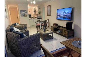 Cozy, 2 bedroom beachfront apartment Apartment, Ballito - 4