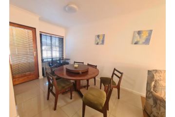 Cozy & spacious 1 bedroom self-catering unit Apartment, Cape Town - 4