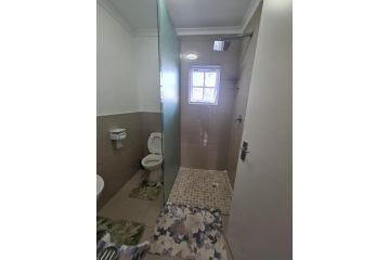 Cozy & spacious 1 bedroom self-catering unit Apartment, Cape Town - 5