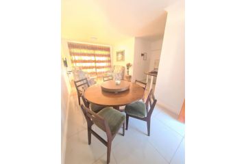 Cozy & spacious 1 bedroom self-catering unit Apartment, Cape Town - 3