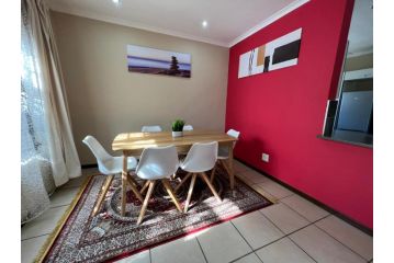 Safi Holiday Home - Vincent Guest house, East London - 2