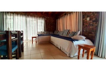 Cozy Cottage +/- 500m from the beach Apartment, Cape Town - 5