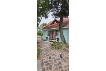 Cozy Cottage +/- 500m from the beach Apartment, Cape Town - 4