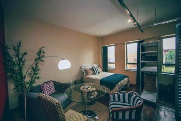 Cozy, Modern Living in Maboneng: 104 Apartment, Johannesburg - 2