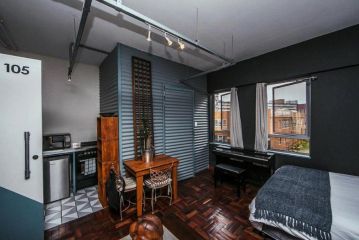 Cozy, Modern Living in Maboneng: Artison Lofts 105 Apartment, Johannesburg - 4