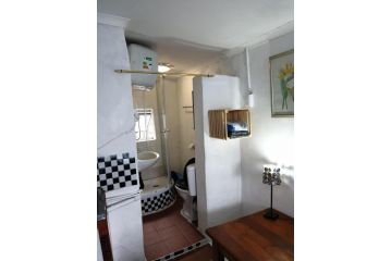 Cozy Private En Suite Studio Apartment, Cape Town - 5