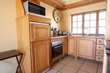 Crimson Cottage Apartment, Dullstroom - 5