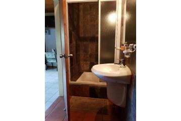Crocodile Lodge cc Guest house, Midrand - 5