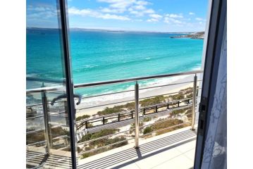 Crystal Lagoon Lodge Guest house, Langebaan - 5
