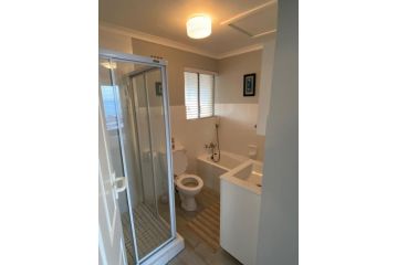 CView Apartment, Hermanus - 4