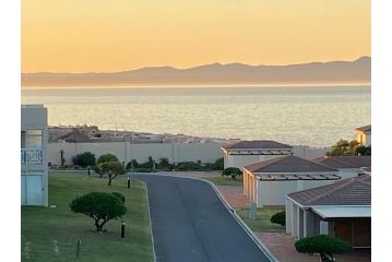 CView Apartment, Hermanus - 2