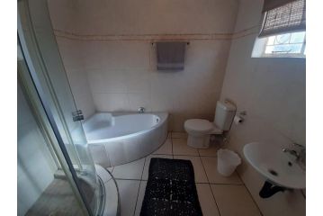 Dagbreek Guest house, Beaufort West - 5