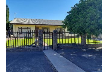 Dagbreek Guest house, Beaufort West - 2