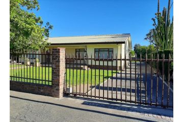 Dagbreek Guest house, Beaufort West - 1
