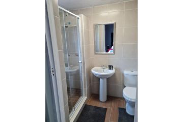 Danrit Guesthouse - Uncapped wifi Guest house, Roodepoort - 4