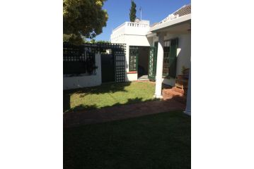 Delightful Surrey Street Guest house, Cape Town - 2