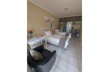 DeLutz Overnight Accommodation Room 2 Guest house, Polokwane - 4