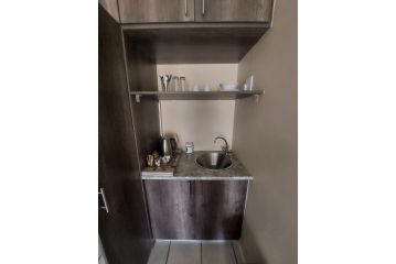 DeLutz Overnight Accommodation Room 2 Guest house, Polokwane - 5