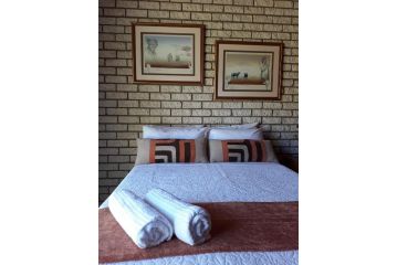 Die Plasie on-suite rooms Guest house, Hartbeespoort - 2