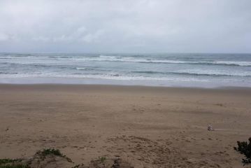 Direct Access to the Beach Apartment, Port Edward - 2
