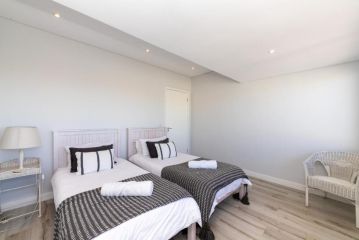 Dolphin Beach C110 Apartment, Cape Town - 4