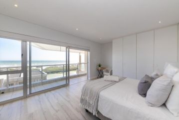 Dolphin Beach C110 Apartment, Cape Town - 2