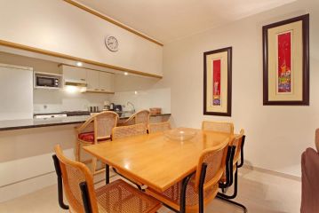 Dolphin Beach H108 by HostAgents Apartment, Bloubergstrand - 4