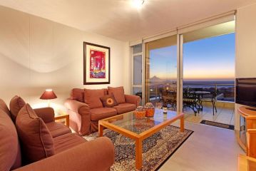 Dolphin Beach H108 by HostAgents Apartment, Bloubergstrand - 1