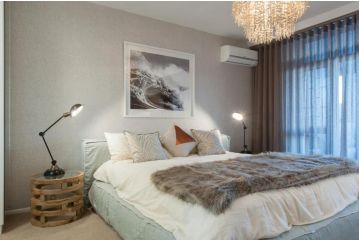 Dolphin Beach Luxury Apartment by STADTGOLD Apartment, Cape Town - 3