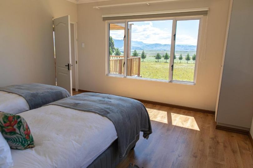 Dragons Landing Cottage Chalet, Underberg - imaginea 4