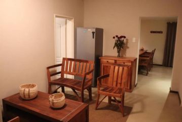 du Repos (Lovely & Relaxing 2-Bedroom Unit with Patio) Apartment, Springbok - 4