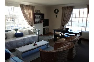 Dullstroom on the Dam Chalet, Dullstroom - 3