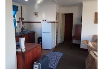 Dullstroom on the Dam Chalet, Dullstroom - 4