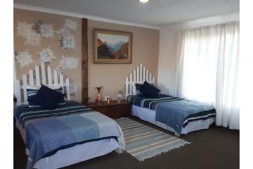 Dullstroom on the Dam Chalet, Dullstroom - 5