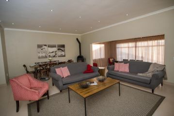 Dunkeld Country Estate Equestrian House Apartment, Dullstroom - 3