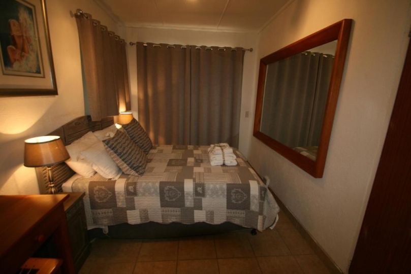 Dusk to Dawn Guesthouse Guest house, Piet Retief - imaginea 5