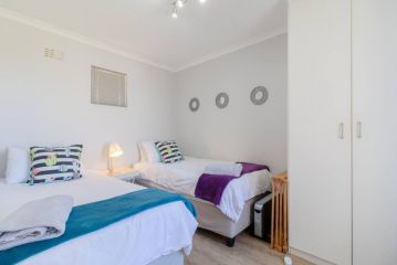 Easy Going Hermanus With An Ocean View Apartment, Hermanus - 4