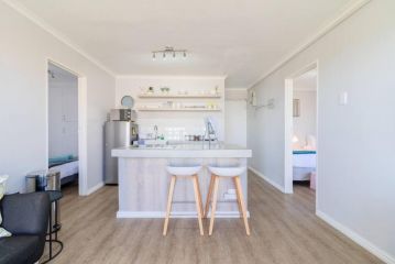 Easy Going Hermanus With An Ocean View Apartment, Hermanus - 2