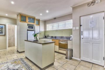 Edward Court 1 Bedroom Apartment, Cape Town - 3