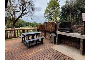 Ekuthuleni Hippo Rock Apartment, Hoedspruit - 1