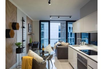Elegant 1 bedroom apartment in Waterfall Apartment, Midrand - 2