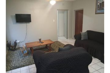 Elegant 1-Bedroom Apartment with pool. Apartment, Richards Bay - 1