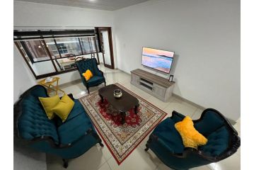 Safi Self Catering Suites - 5 Apartment, East London - 2