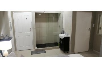 Luxury Private Rooms in Pretoria Guest house, Pretoria - 1