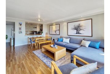 Elegant, Spacious & Central 2 Bdr in Green Point Apartment, Cape Town - 3